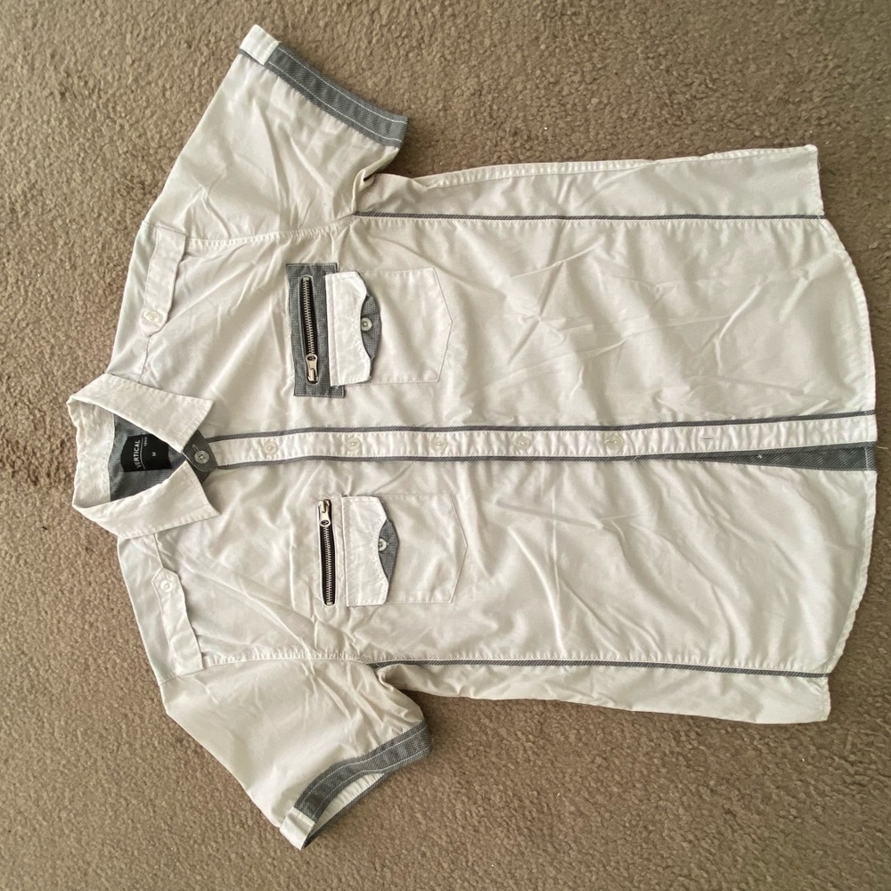 Men’s short sleeve button down